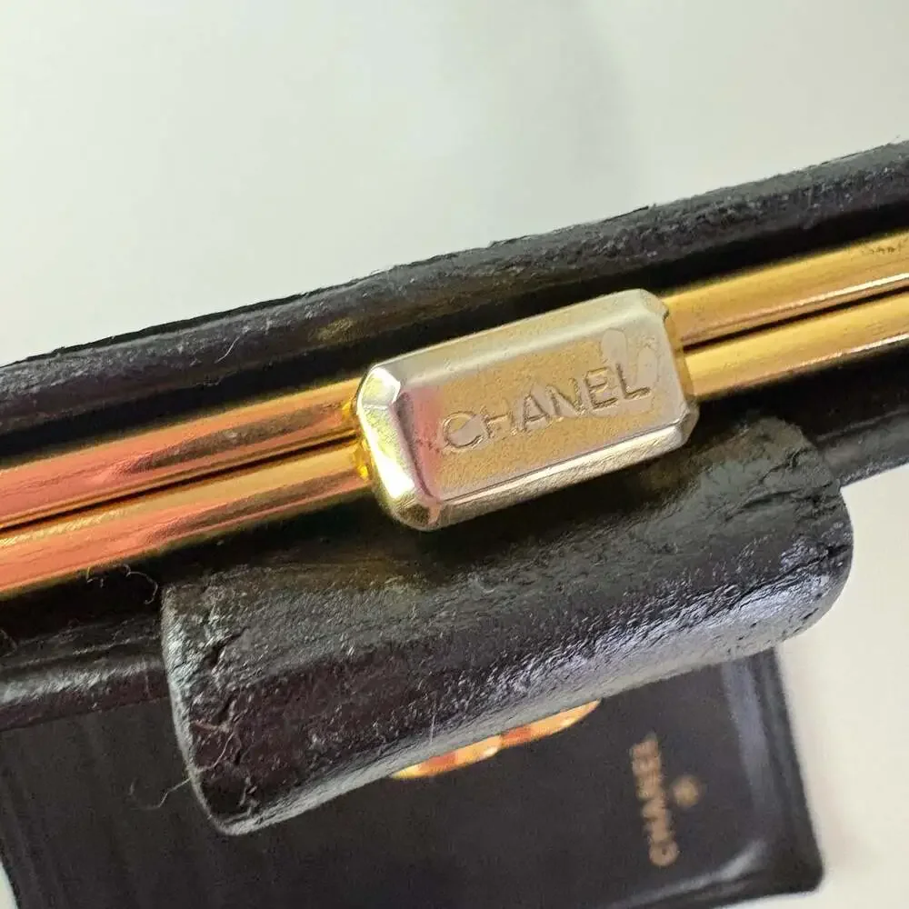 CHANEL vintage compact